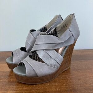 Seychelles Heritage Heels Peep Toe Wedge Platform Gray Back Zip Women’s Size 7.